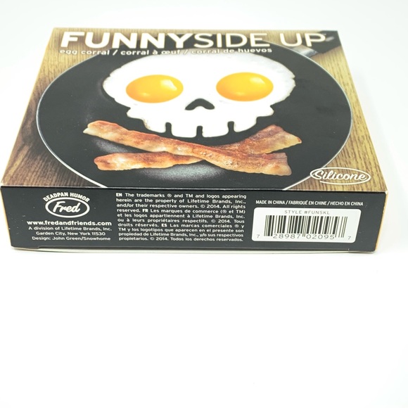 FRED Funny Side Up Egg Skull Crossbone Silicone Kitchen Home Cooking Sunny Mold - Picture 3 of 5